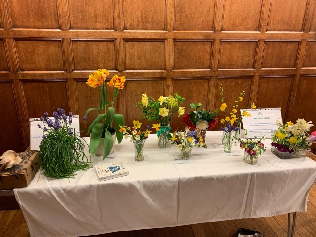 Show table and tulips